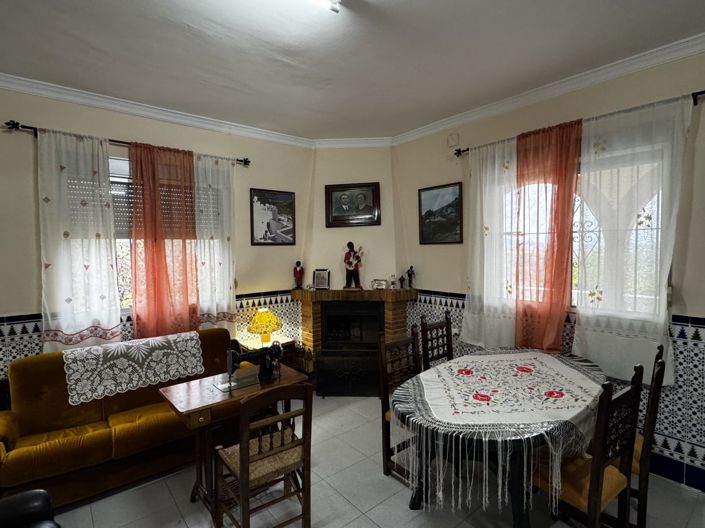 Image No.50-4 Bed Property for sale