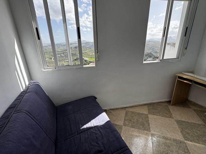 Image No.17-3 Bed Property for sale