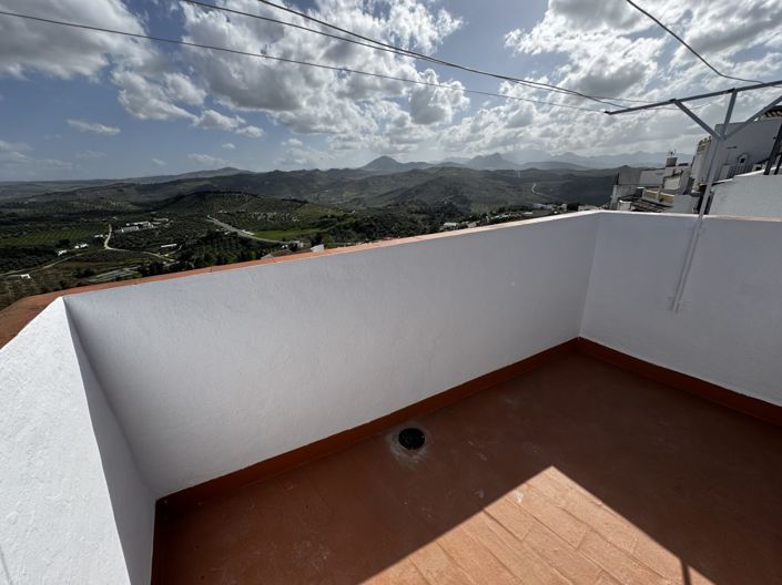 Image No.24-3 Bed Property for sale