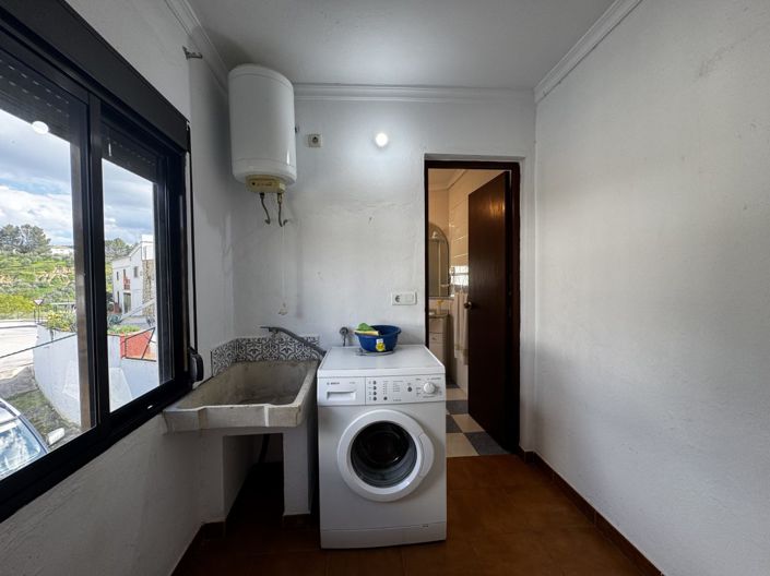 Image No.8-5 Bed Townhouse for sale