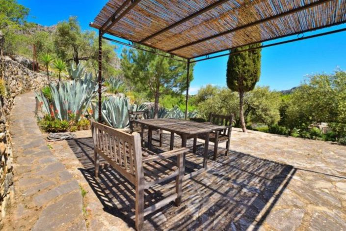 Image No.17-6 Bed Townhouse for sale