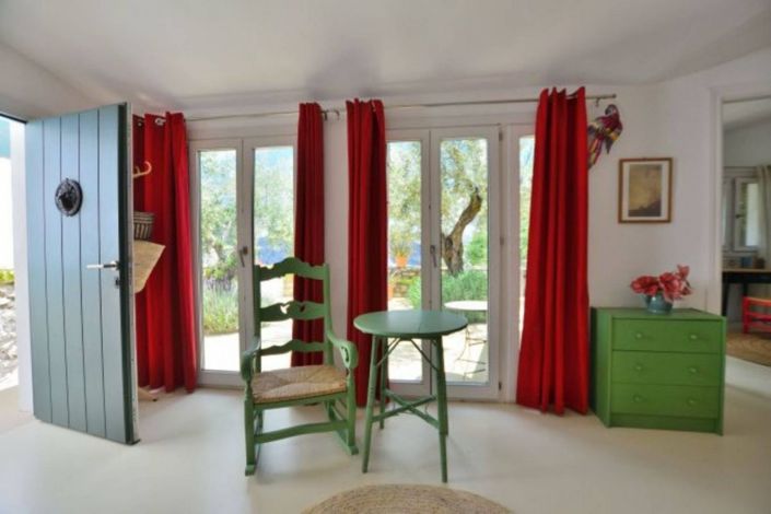 Image No.25-6 Bed Townhouse for sale