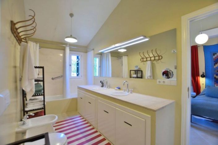 Image No.30-6 Bed Townhouse for sale