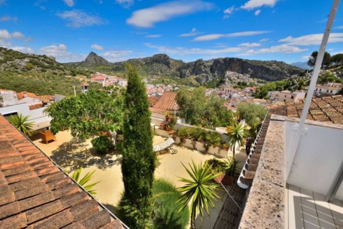 Image No.9-6 Bed Townhouse for sale