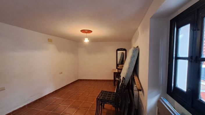 Image No.18-4 Bed Townhouse for sale