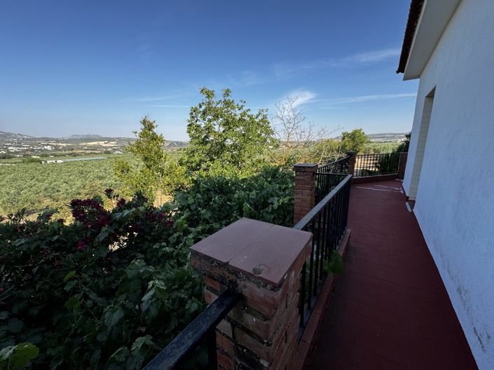 Image No.12-6 Bed Property for sale