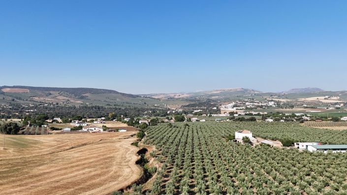 Image No.20-6 Bed Property for sale