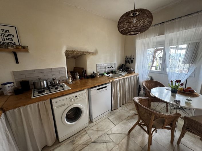 Image No.13-6 Bed Property for sale