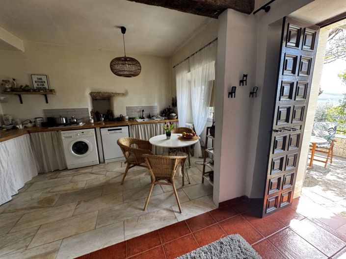 Image No.31-6 Bed Property for sale