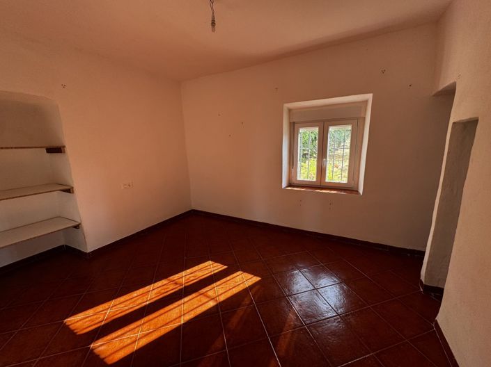 Image No.25-6 Bed Property for sale