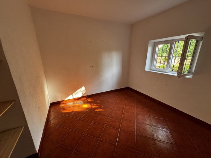 Image No.23-6 Bed Property for sale