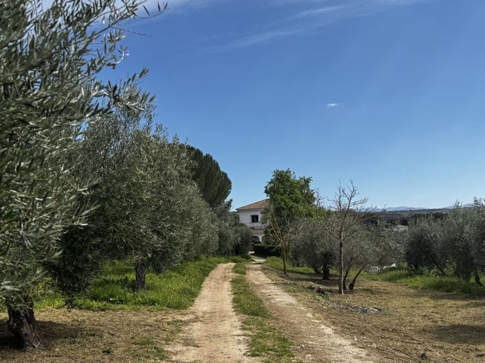 Image No.40-6 Bed Property for sale