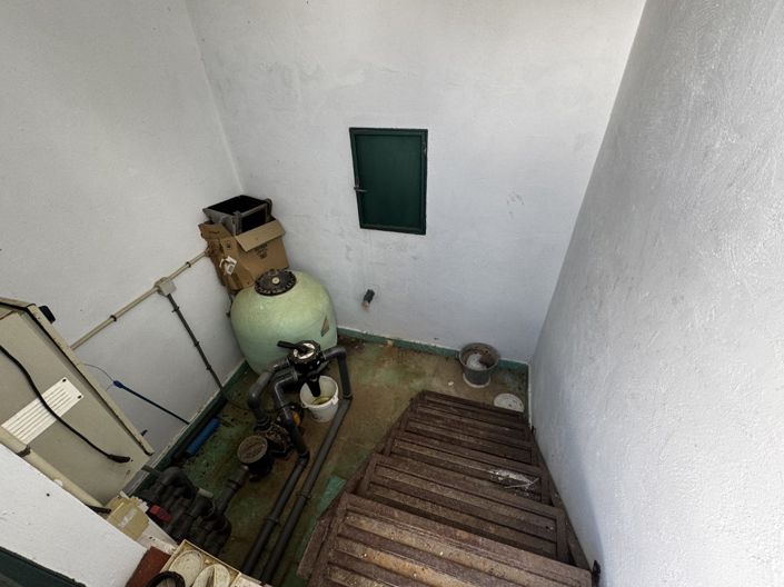 Image No.51-6 Bed Property for sale