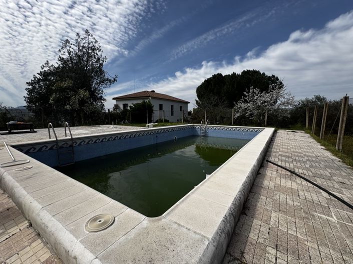 Image No.52-6 Bed Property for sale