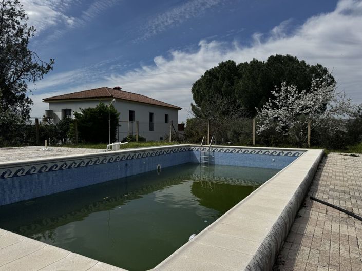 Image No.55-6 Bed Property for sale