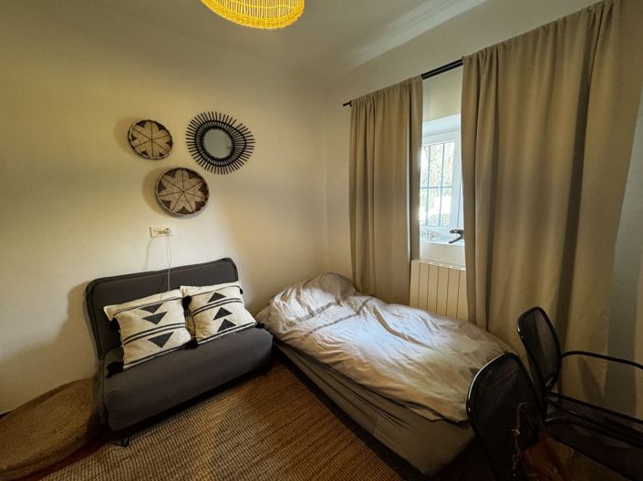 Image No.17-6 Bed Property for sale