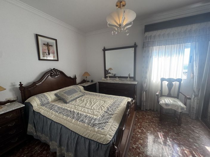 Image No.19-4 Bed Townhouse for sale