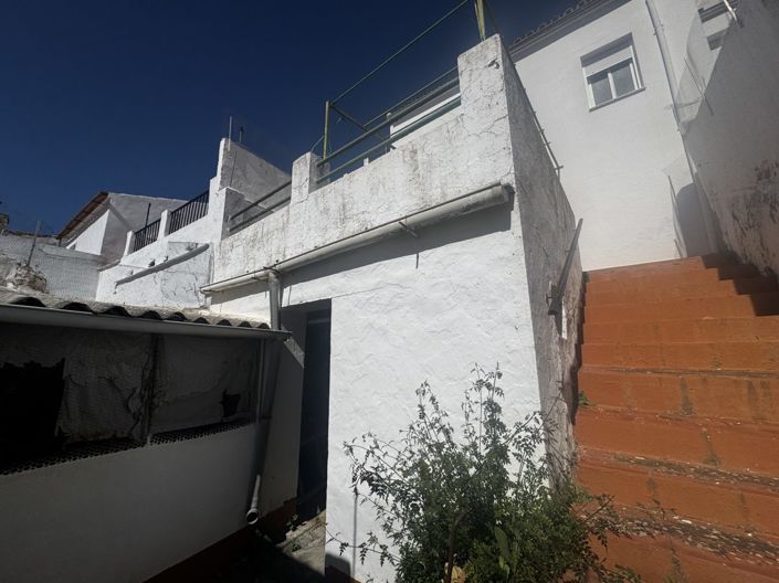 Image No.20-4 Bed Townhouse for sale