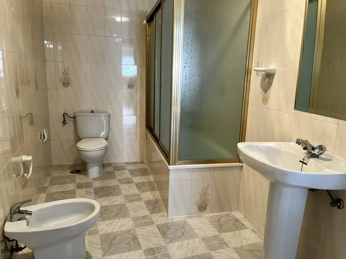 Image No.18-3 Bed Property for sale