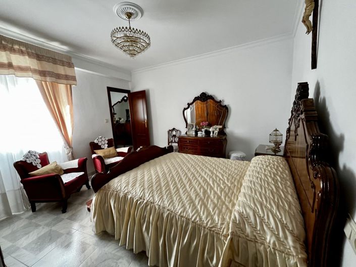 Image No.21-3 Bed Property for sale