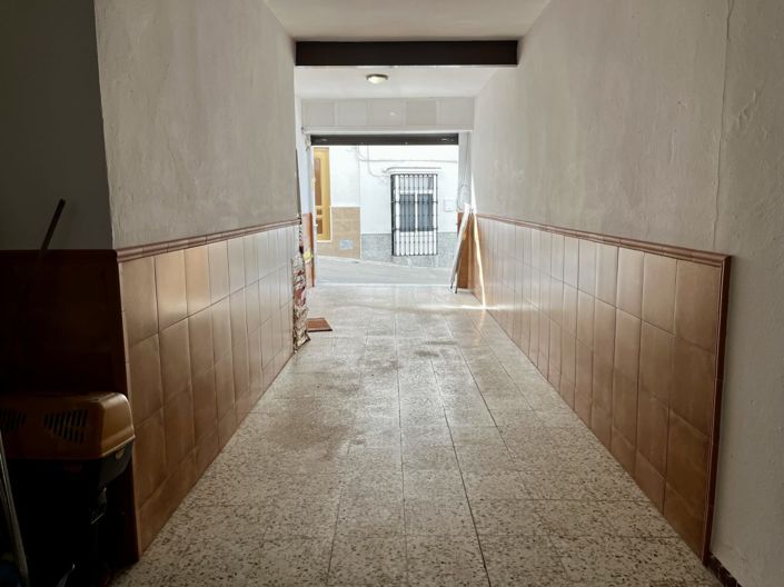 Image No.37-3 Bed Property for sale