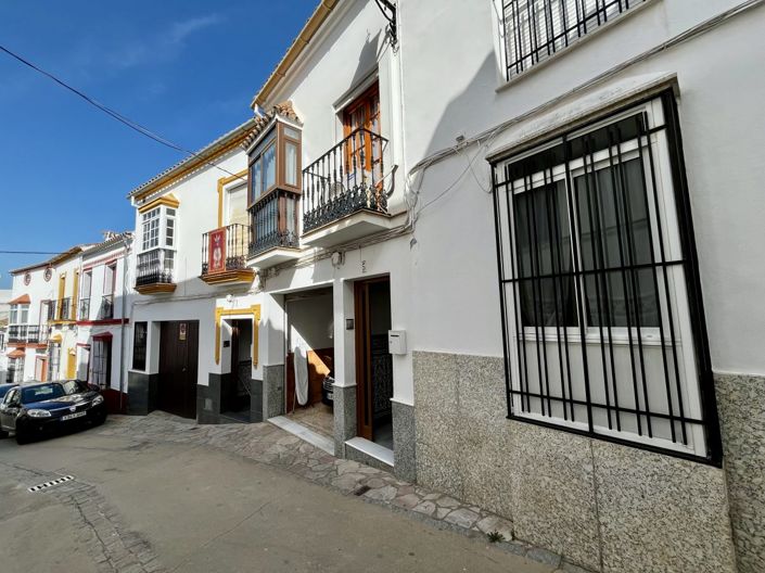 Image No.40-3 Bed Property for sale