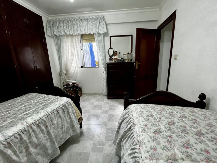 Image No.12-3 Bed Property for sale