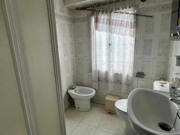 Image No.8-2 Bed Townhouse for sale