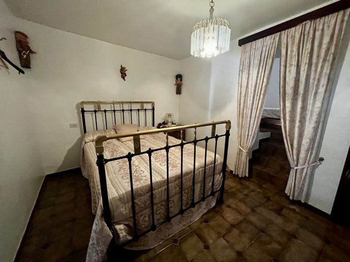 Image No.9-4 Bed Property for sale