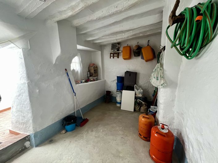 Image No.17-4 Bed Property for sale