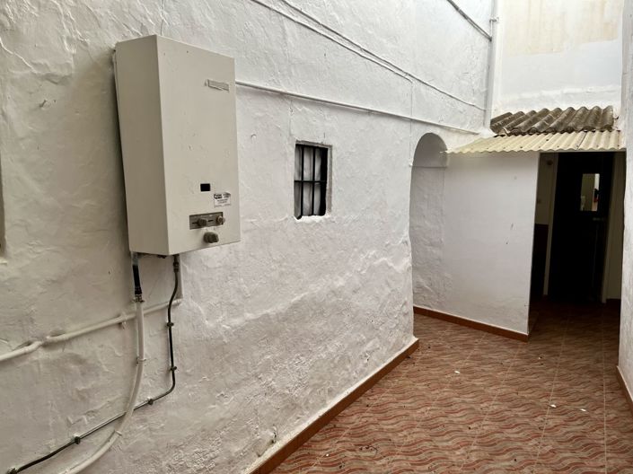 Image No.16-4 Bed Property for sale