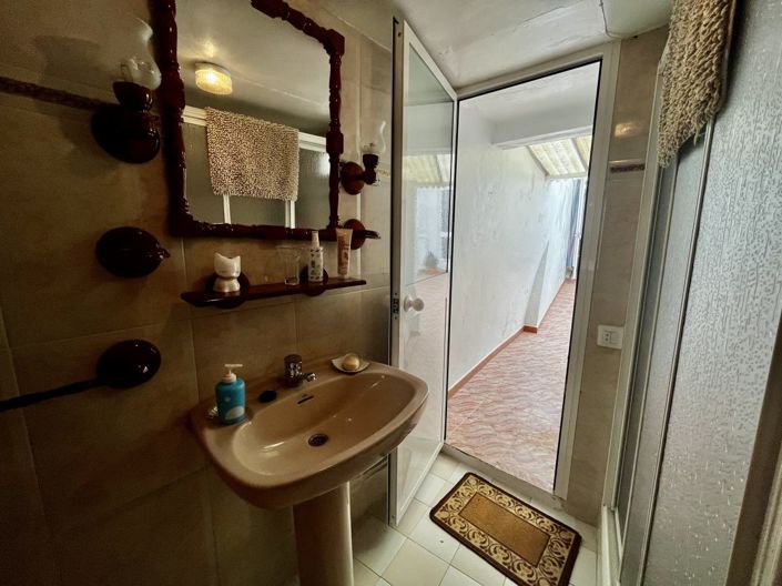 Image No.20-4 Bed Property for sale