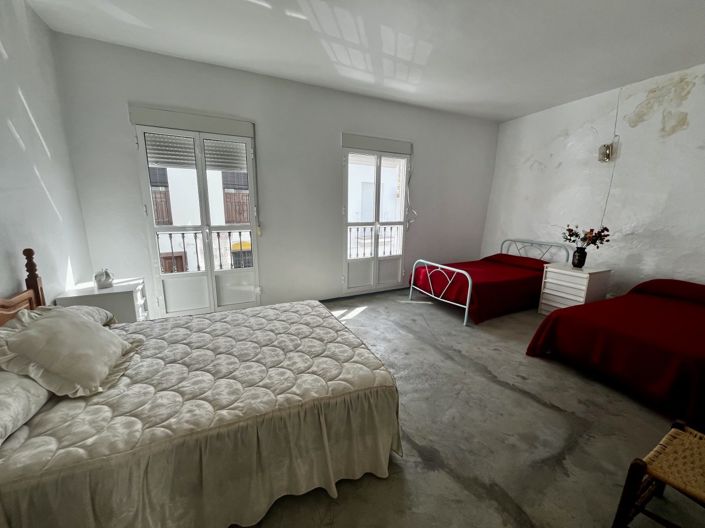 Image No.26-4 Bed Property for sale