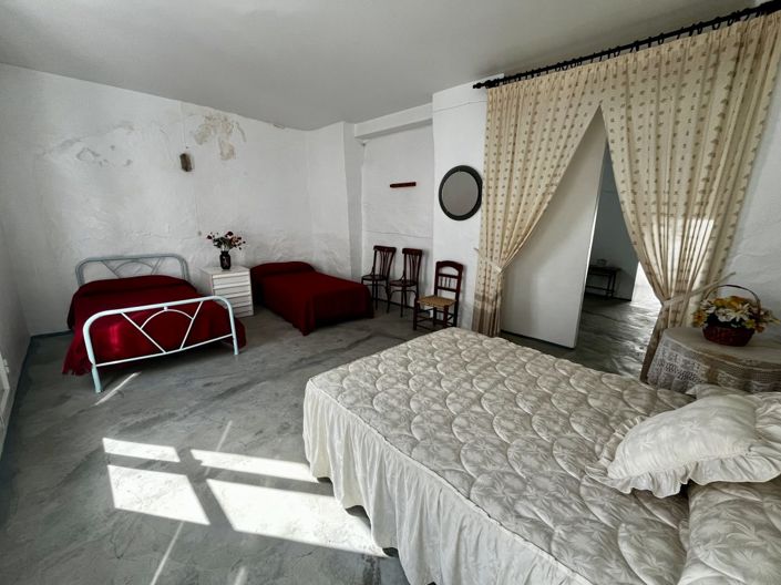 Image No.28-4 Bed Property for sale