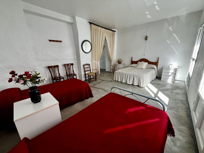 Image No.27-4 Bed Property for sale