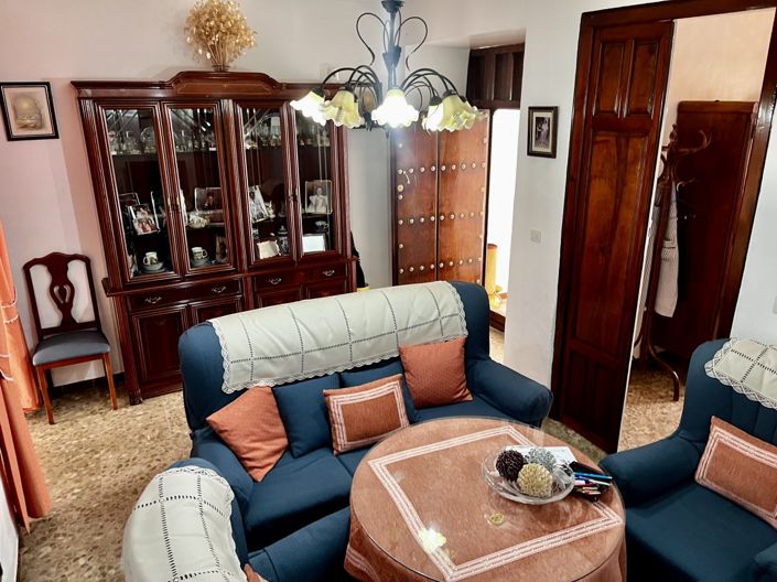 Image No.4-4 Bed Property for sale