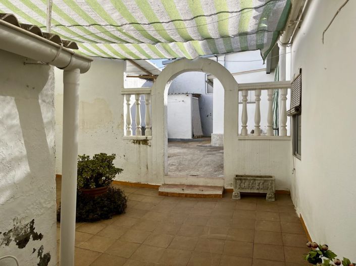 Image No.14-4 Bed Townhouse for sale