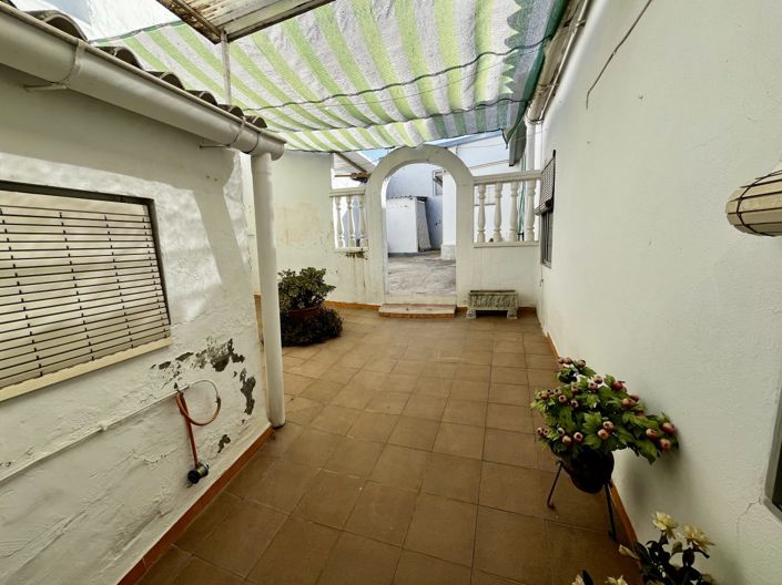 Image No.15-4 Bed Townhouse for sale
