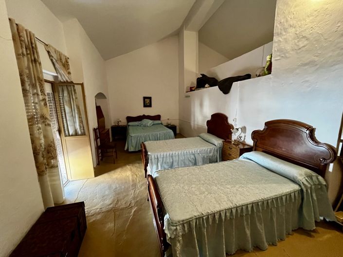 Image No.23-4 Bed Townhouse for sale