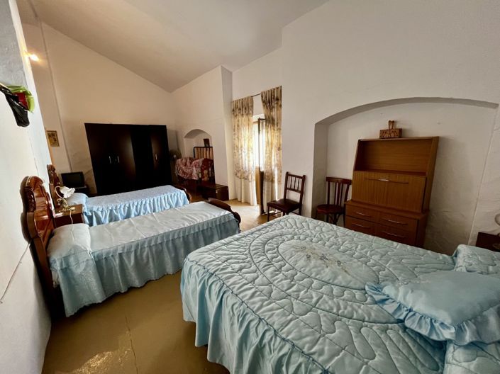 Image No.24-4 Bed Townhouse for sale