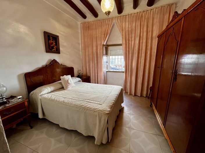 Image No.7-4 Bed Townhouse for sale