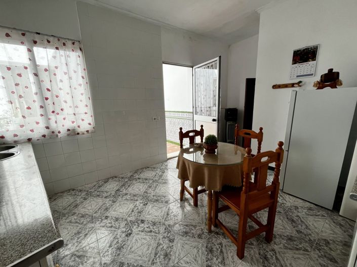 Image No.12-4 Bed Property for sale