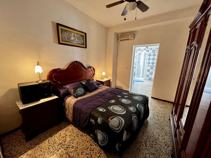 Image No.18-4 Bed Property for sale