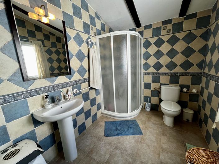 Image No.20-4 Bed Property for sale