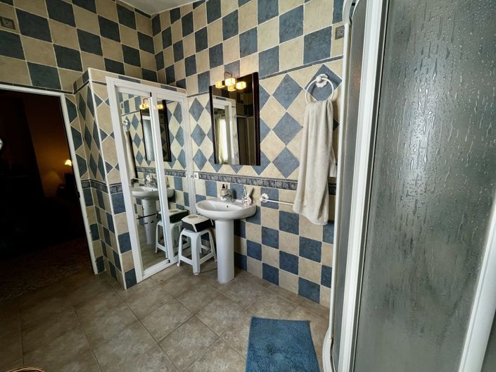 Image No.21-4 Bed Property for sale