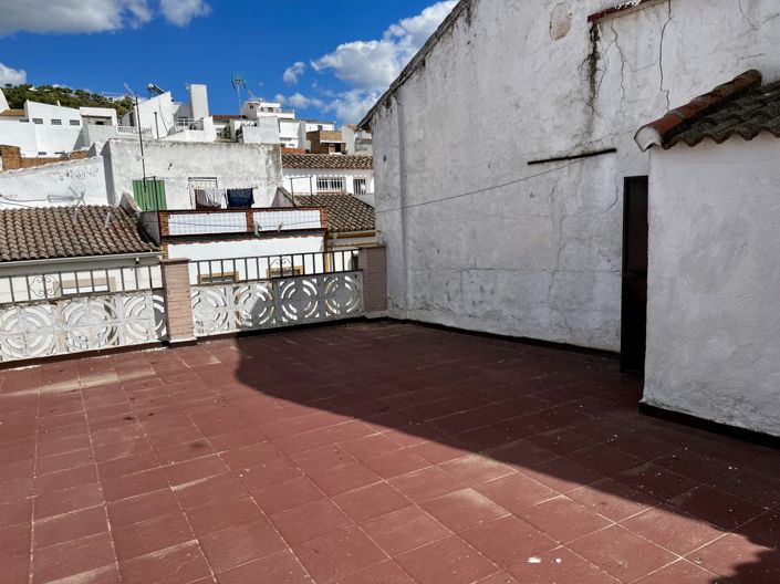 Image No.26-4 Bed Property for sale