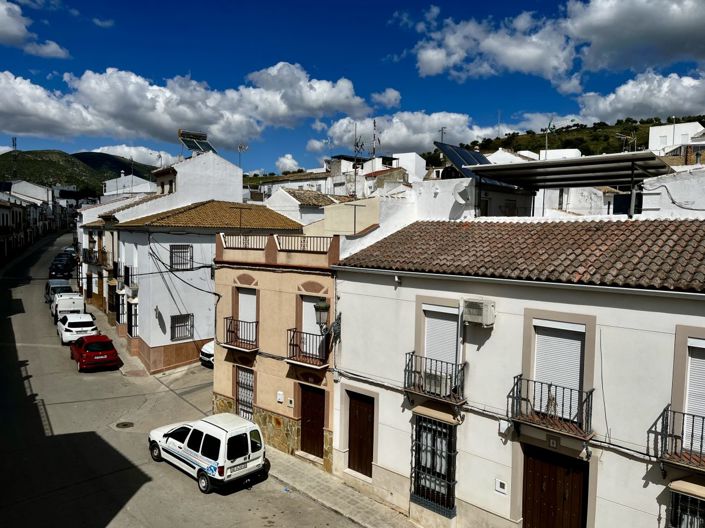Image No.27-4 Bed Property for sale