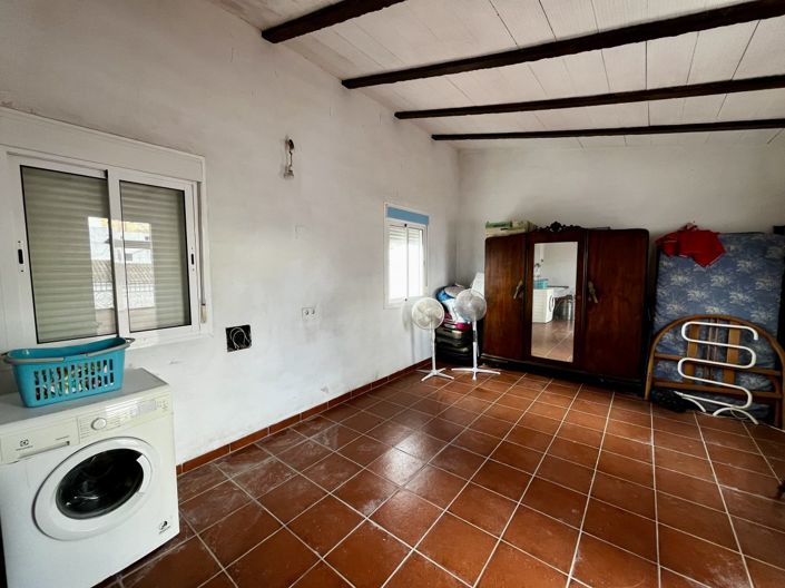 Image No.30-4 Bed Property for sale