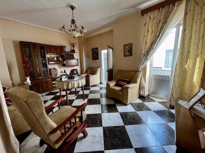 Image No.4-4 Bed Property for sale