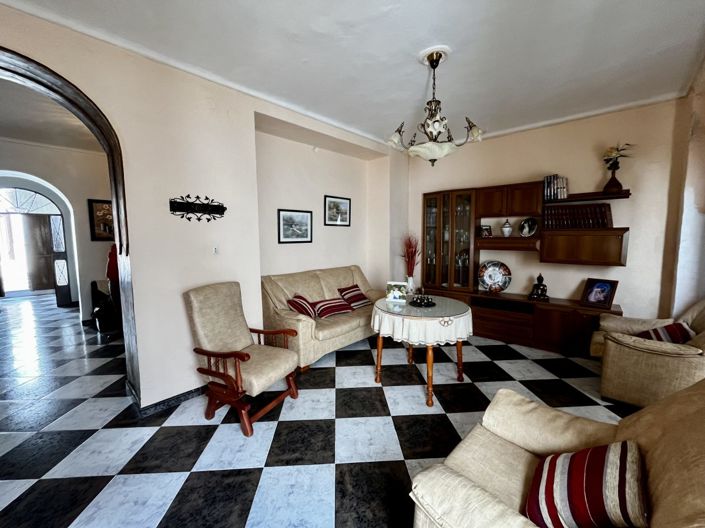Image No.5-4 Bed Property for sale